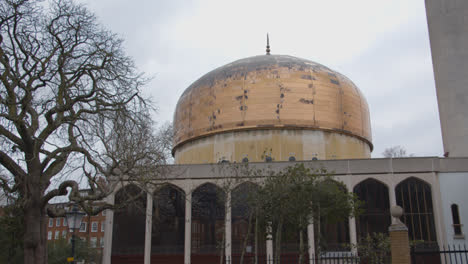 Exterior-De-La-Mezquita-De-Regents-Park-En-Londres,-Reino-Unido-14